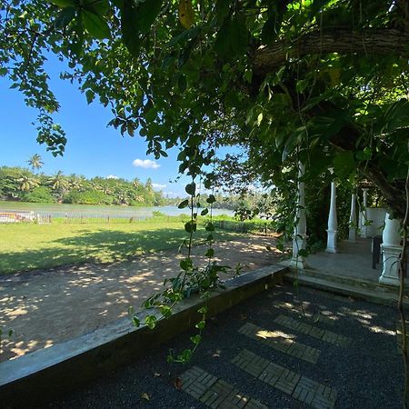 Lake House Hikka Hikkaduwa Bagian luar foto