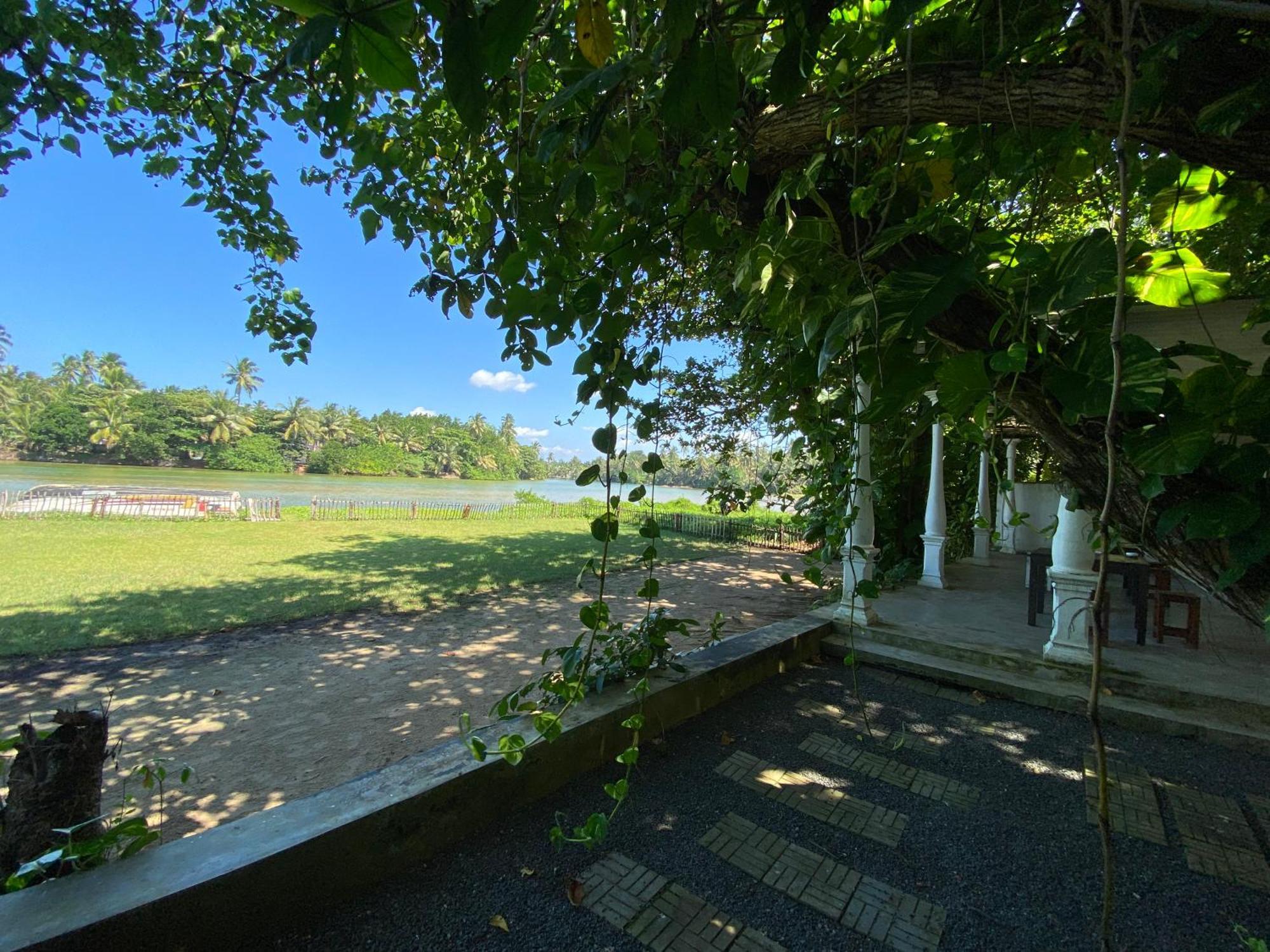 Lake House Hikka Hikkaduwa Bagian luar foto