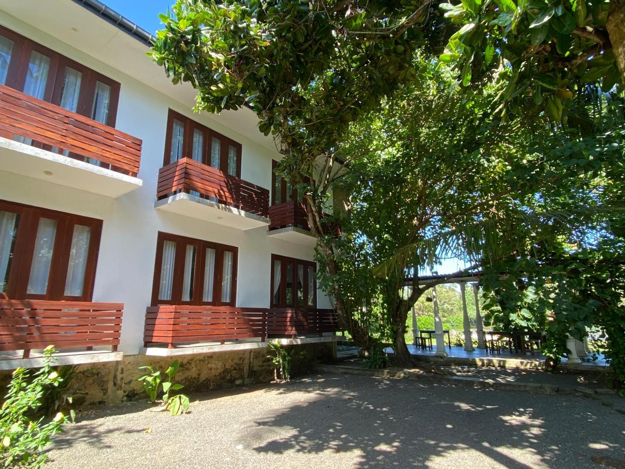 Lake House Hikka Hikkaduwa Bagian luar foto