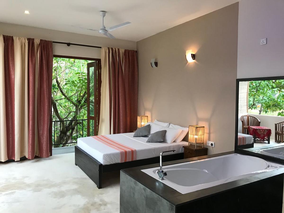 Lake House Hikka Hikkaduwa Bagian luar foto