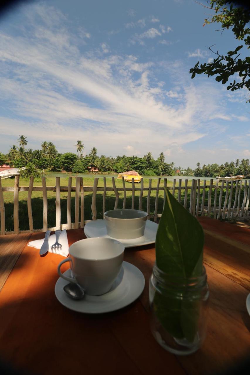 Lake House Hikka Hikkaduwa Bagian luar foto